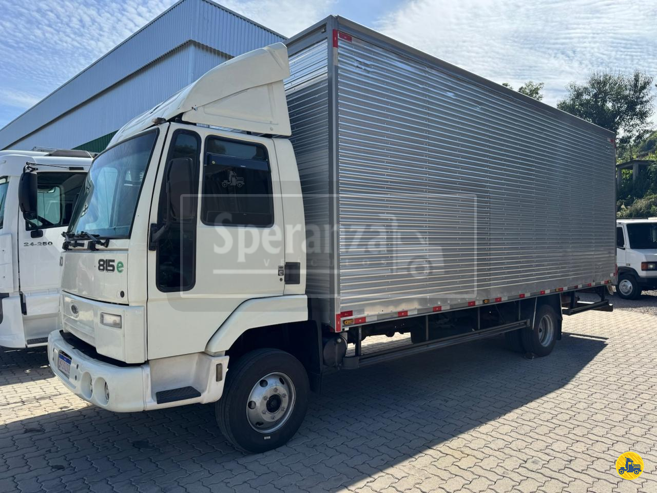 CAMINHAO FORD CARGO 815 Baú Furgão 3/4 4x2 Speranza Caminhões GARIBALDI RIO GRANDE DO SUL RS